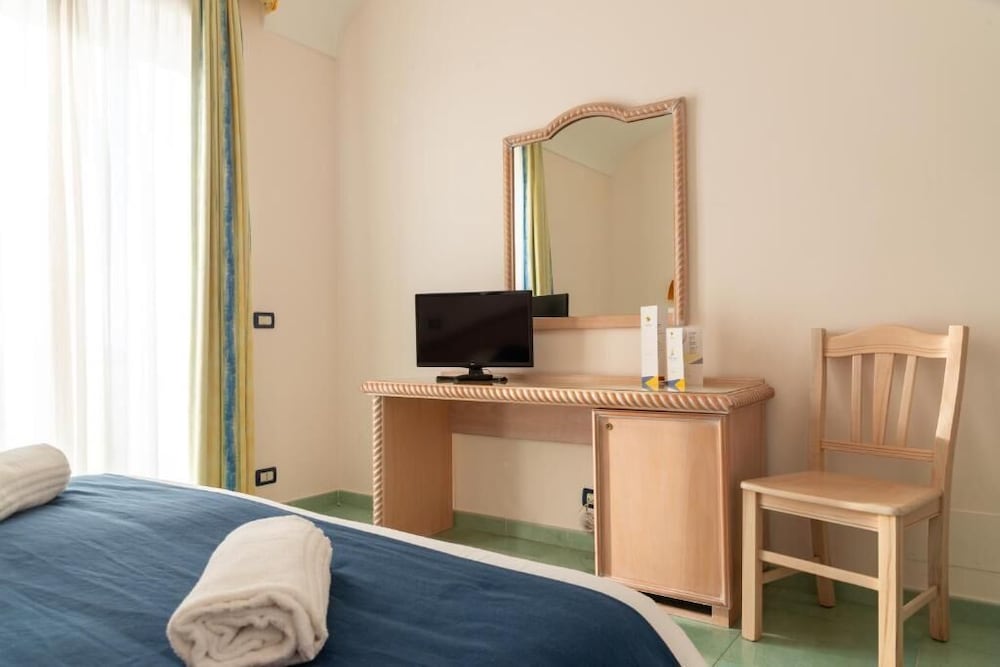Albatros Hotel 6/50
