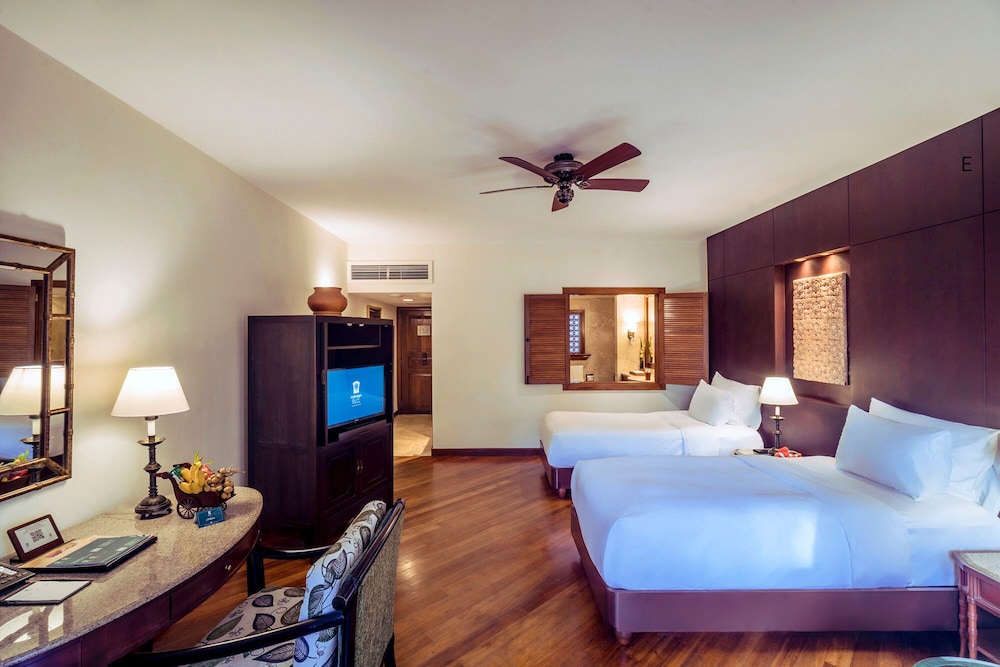 Superior, Twin Beds, Garden View, Furama Resort Da Nang 2/5