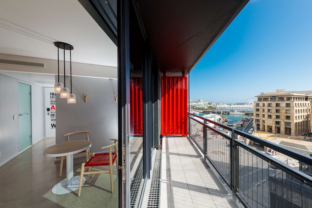 Radisson RED Cape Town V&A Waterfront 20/49