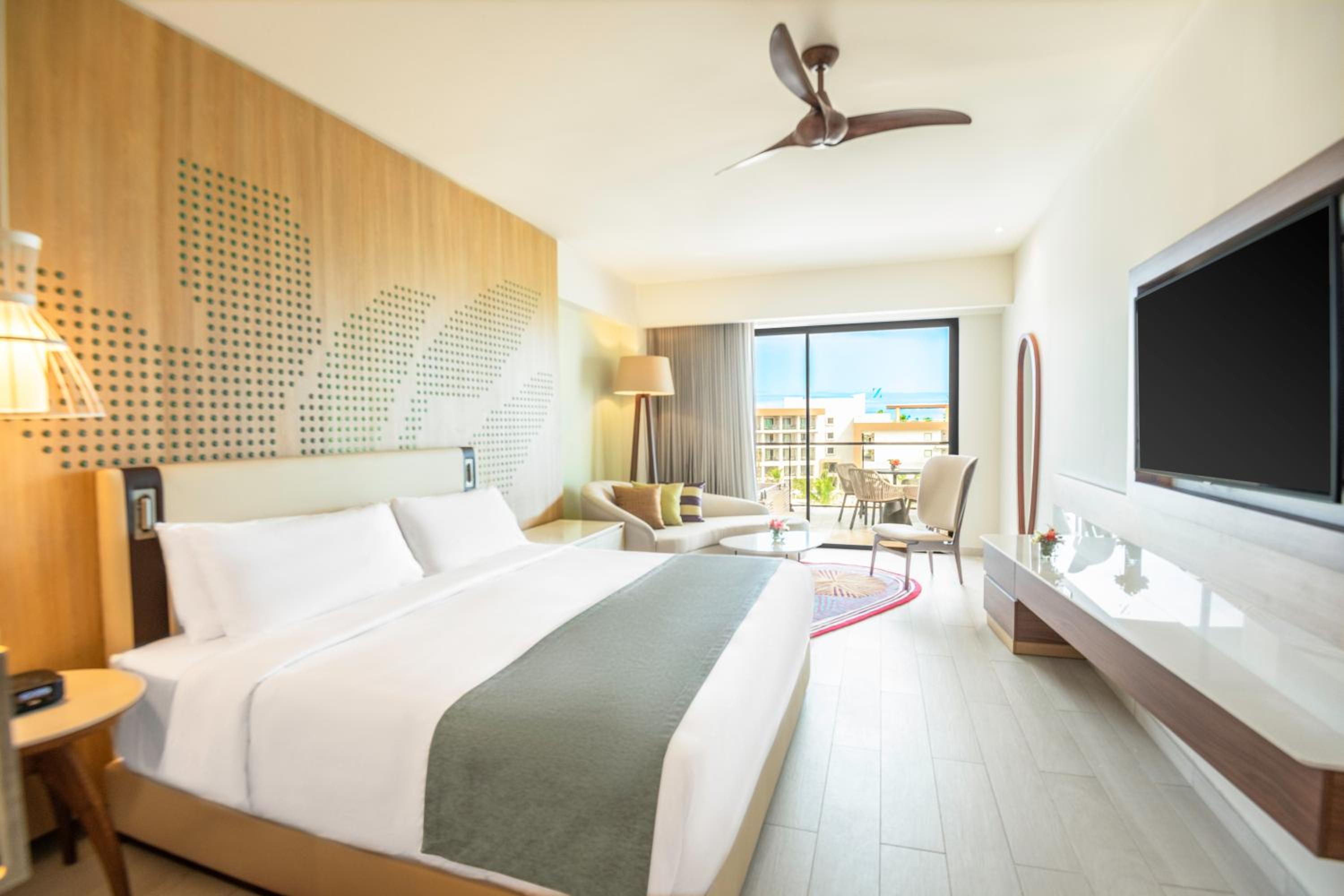 1 Bedroom, Master, Club, Suite, King Bed, Ocean View