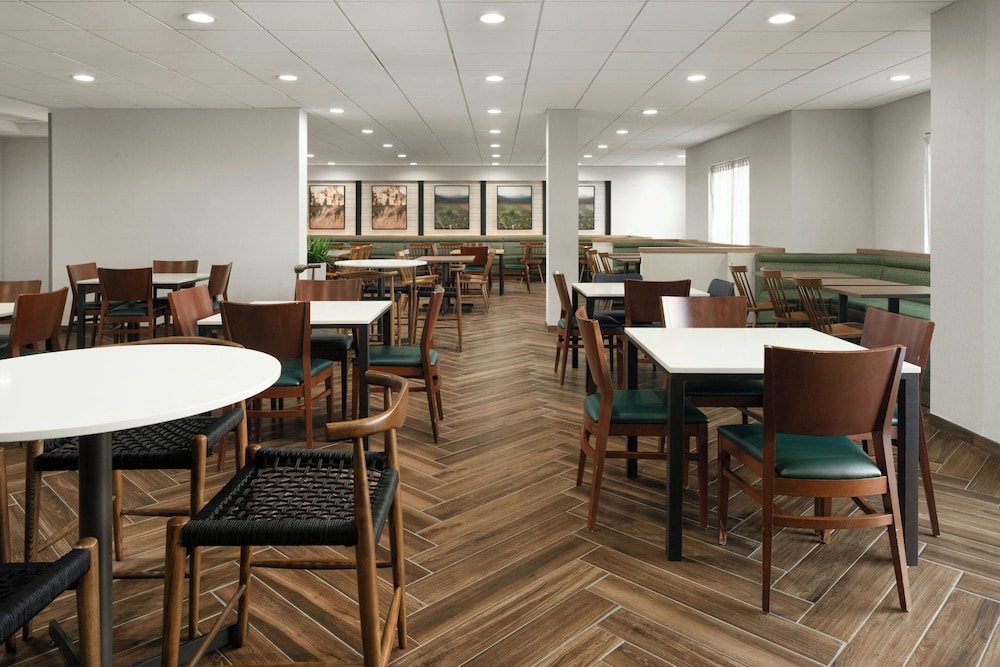 Fairfield Inn & Suites Newark Liberty International Airport 19/38