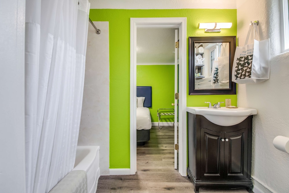 Signature Inn Eugene 35/46