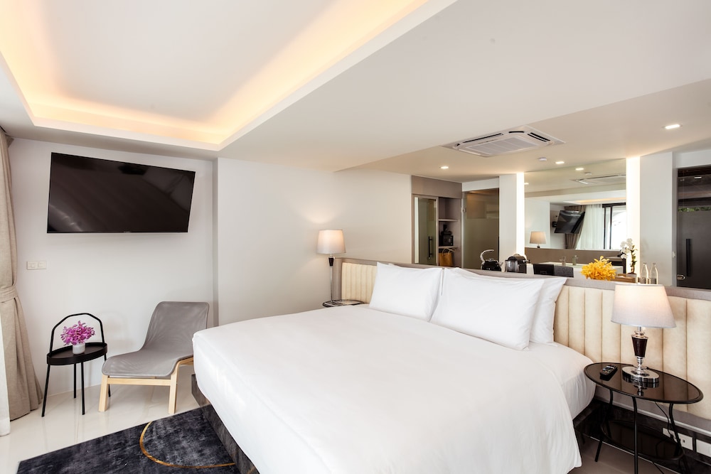 Anona Beachfront Phuket Resort 19/65