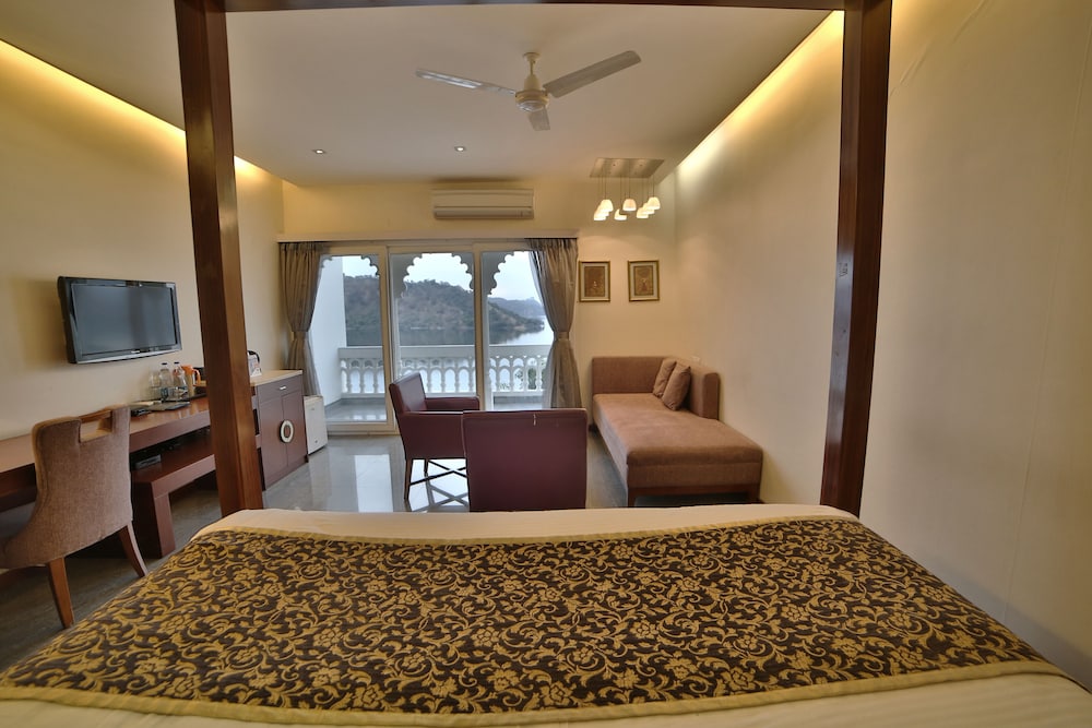 JAISAMAND ISLAND RESORT 45/67