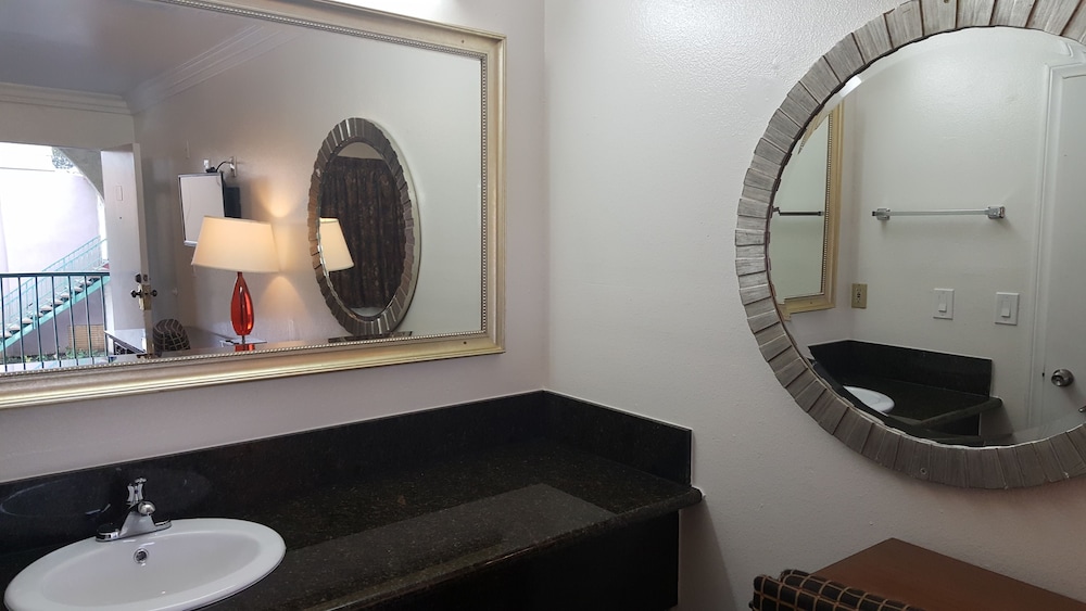 Flamingo Inn Long Beach 49/56