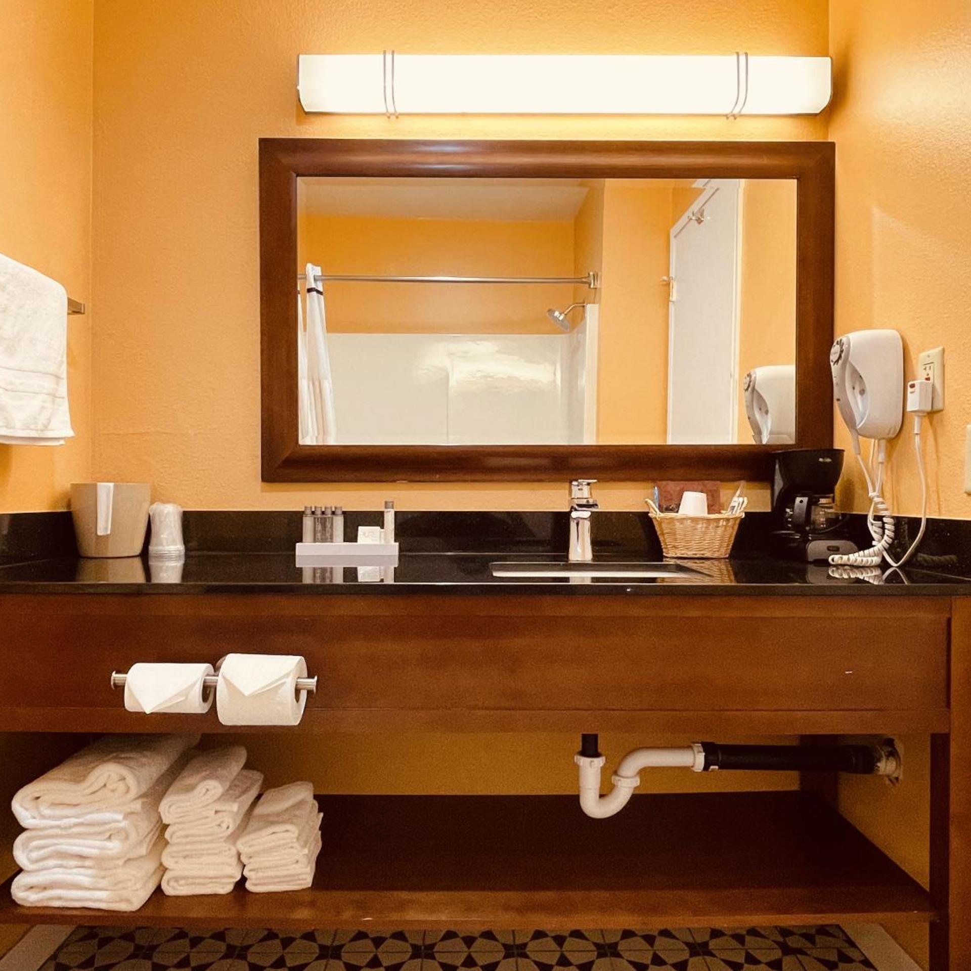Apple Inn Motel 50/50
