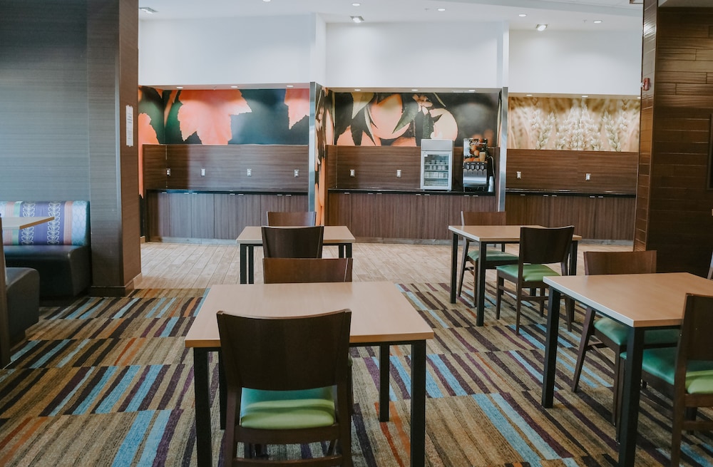 Fairfield Inn And Suites By Marriott Lincoln Airport 34/45