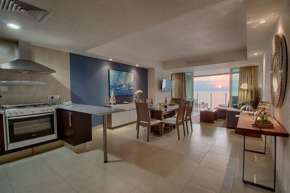 Grand Venetian Condominium 20/50