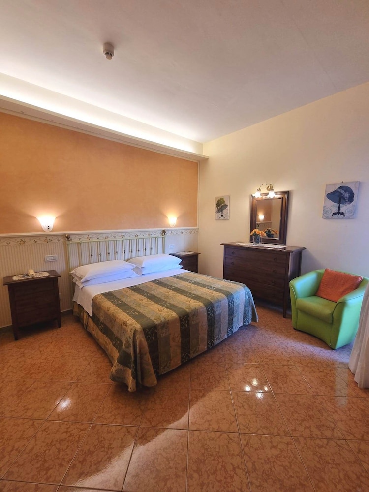 ROOM, DOUBLE BED, GARDEN VIEW