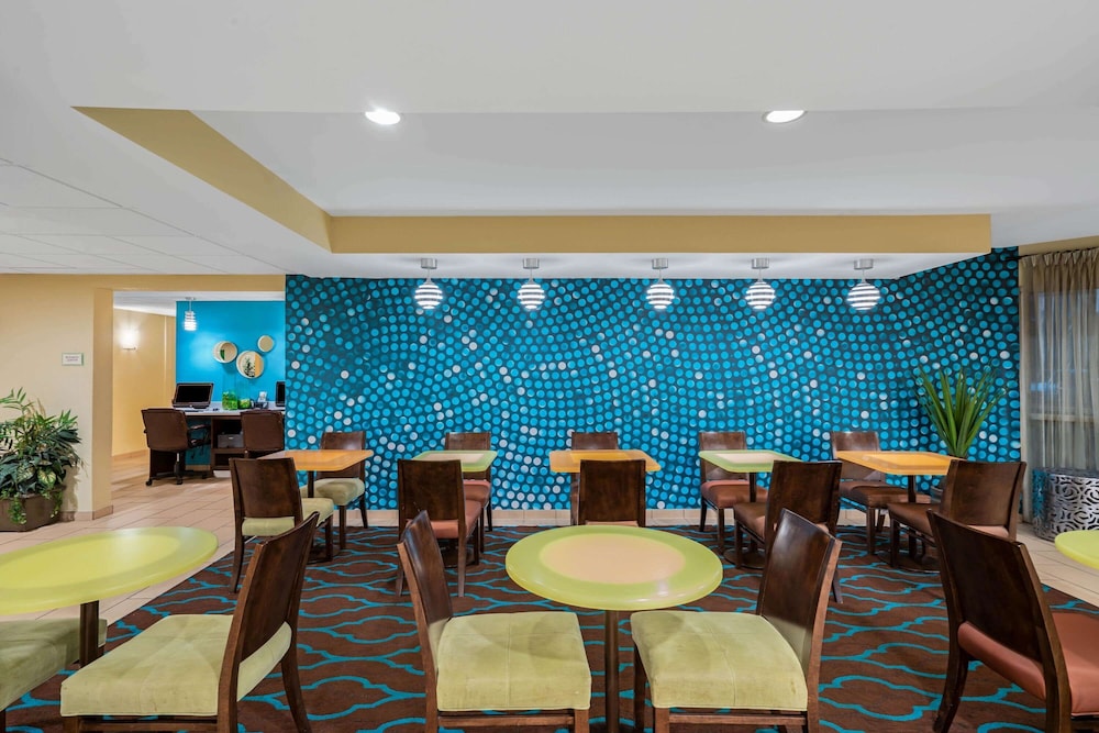 La Quinta Inn & Suites by Wyndham Knoxville Airport 37/47