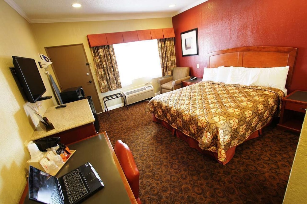 Budget Inn of Hayward 9/68