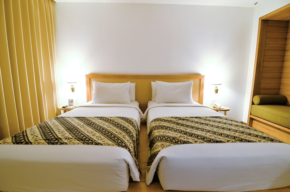 EXECUTIVE, TWIN BEDS
