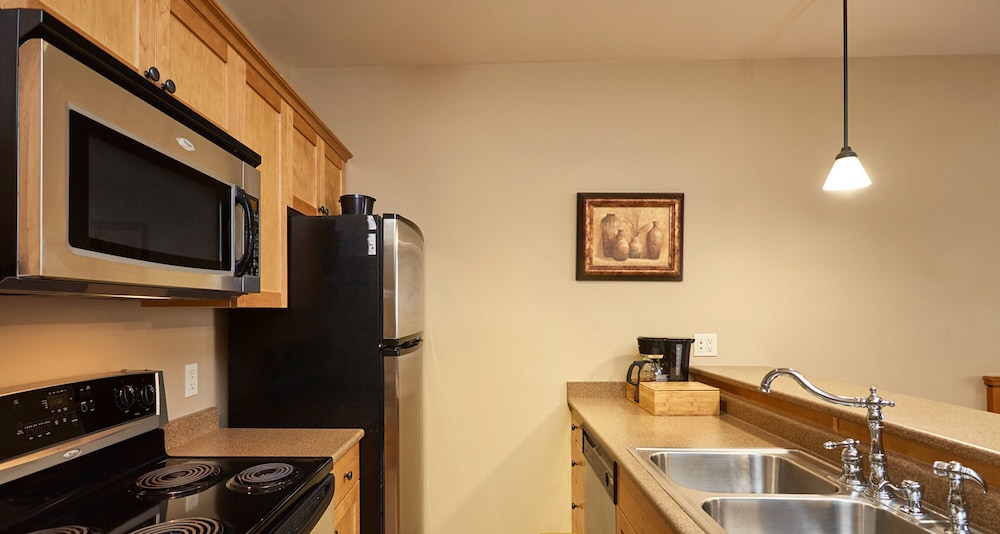The Palliser Lodge 25/29