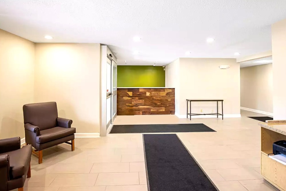 Norwood Inn & Suites Milwaukee 5/43