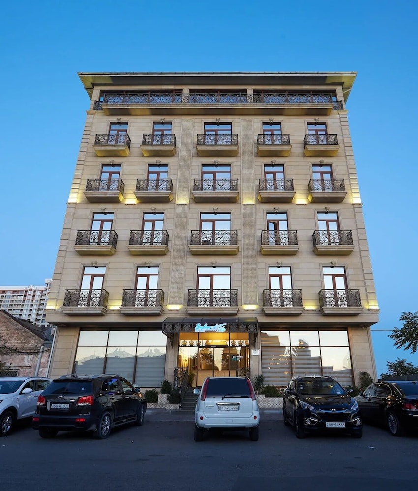 Boulevard Side Hotel 8/73