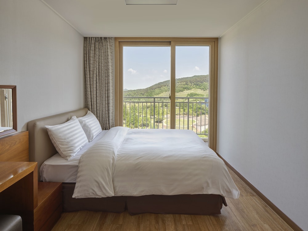 Suite, 3 Futon Beds, West Tower