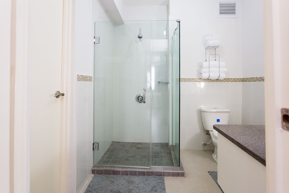Kingston Luxury Guest Apt At Sullivan 17/19