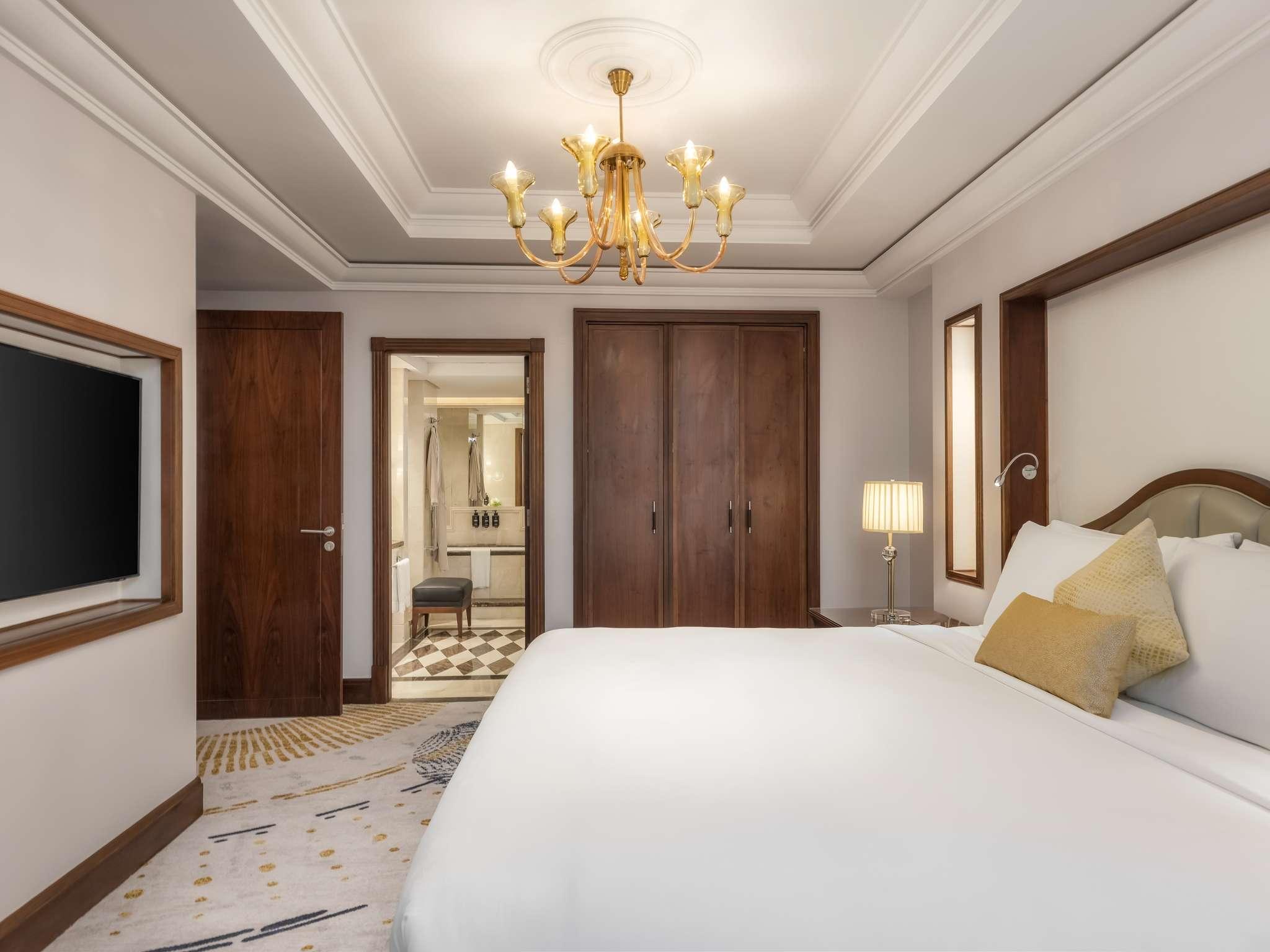 2 Bedrooms, Royal, Suite, Partial Kaaba View