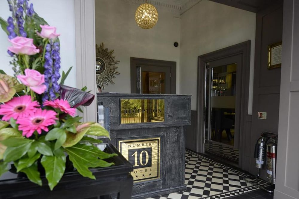 Number 10 Hotel 8/42