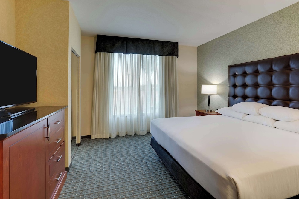 Drury Inn and Suites Phoenix Chandler Fashion Center 7/50