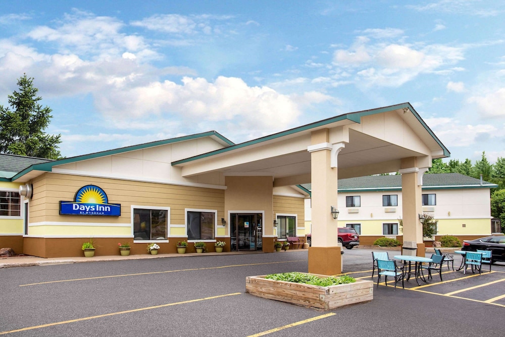 Days Inn by Wyndham Marquette 1/62
