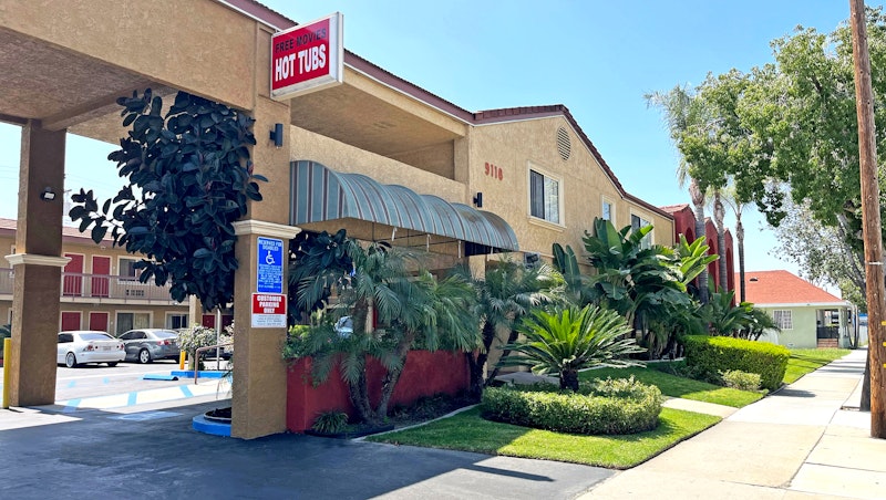 Rivera Motel 24/26