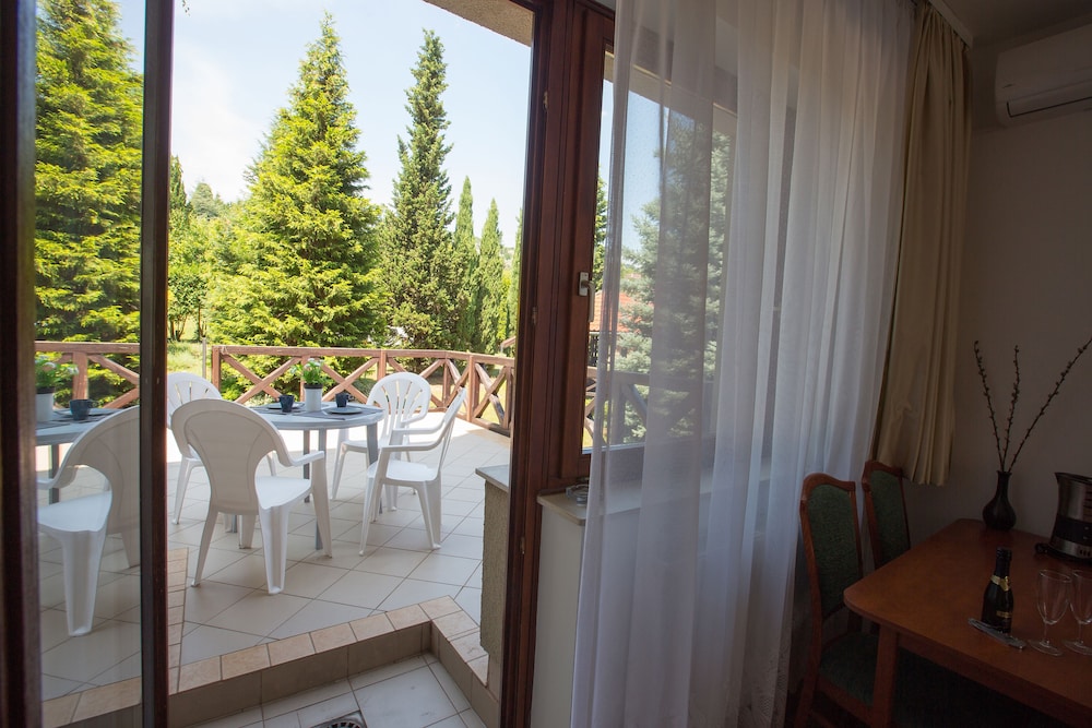 Helios Hotel Pension 31/73