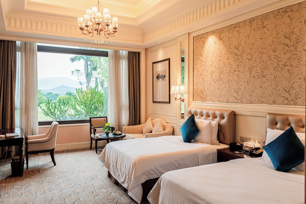 DELUXE, TWIN BEDS, GARDEN VIEW