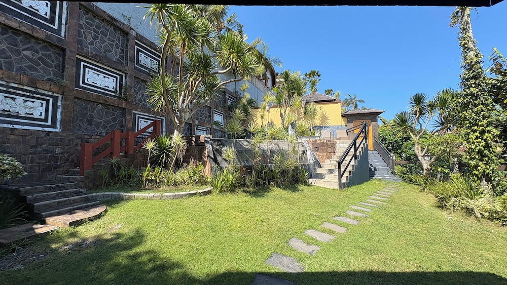 The Beverly Hills Bali 41/49