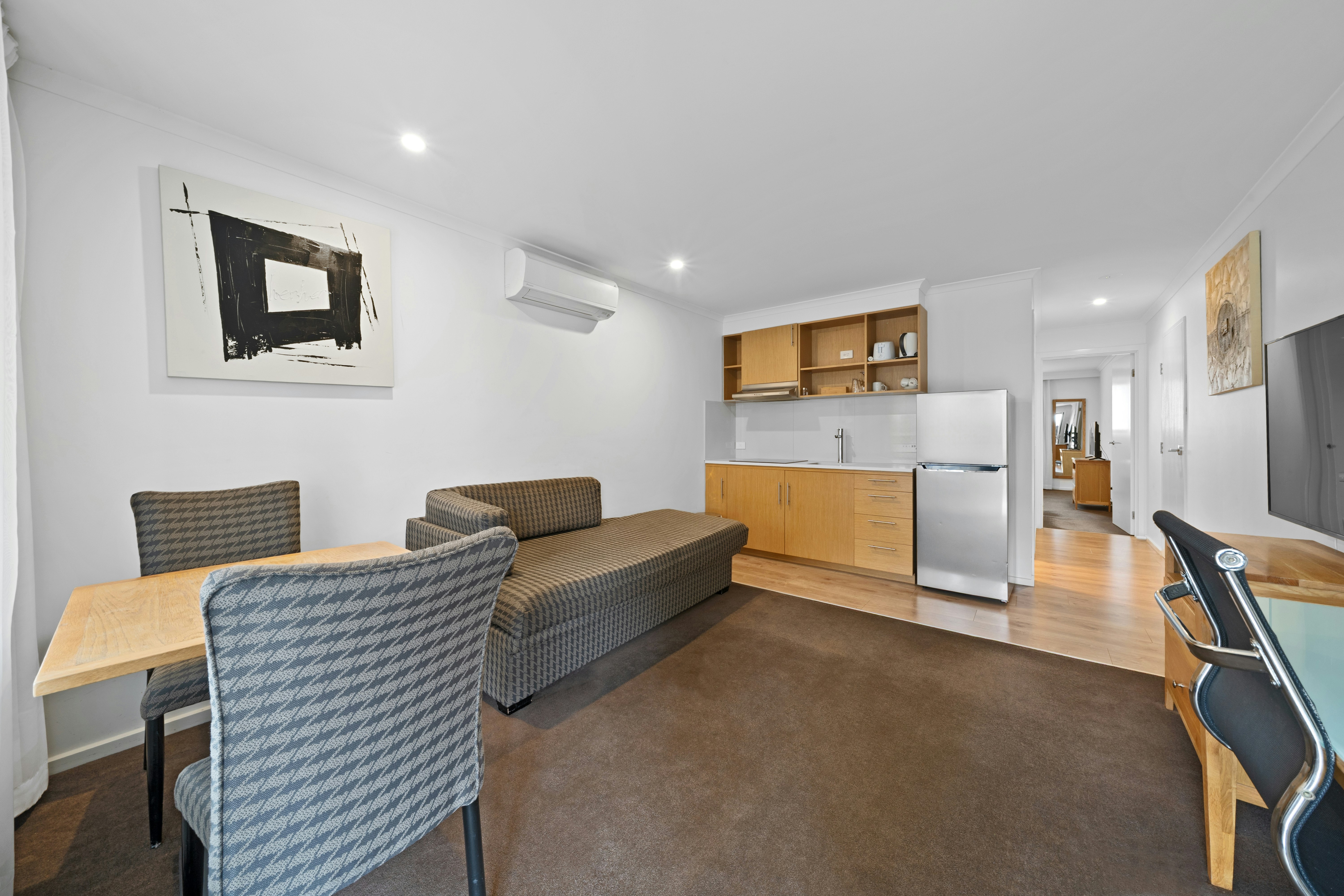 New Crossing Place Motel 33/43