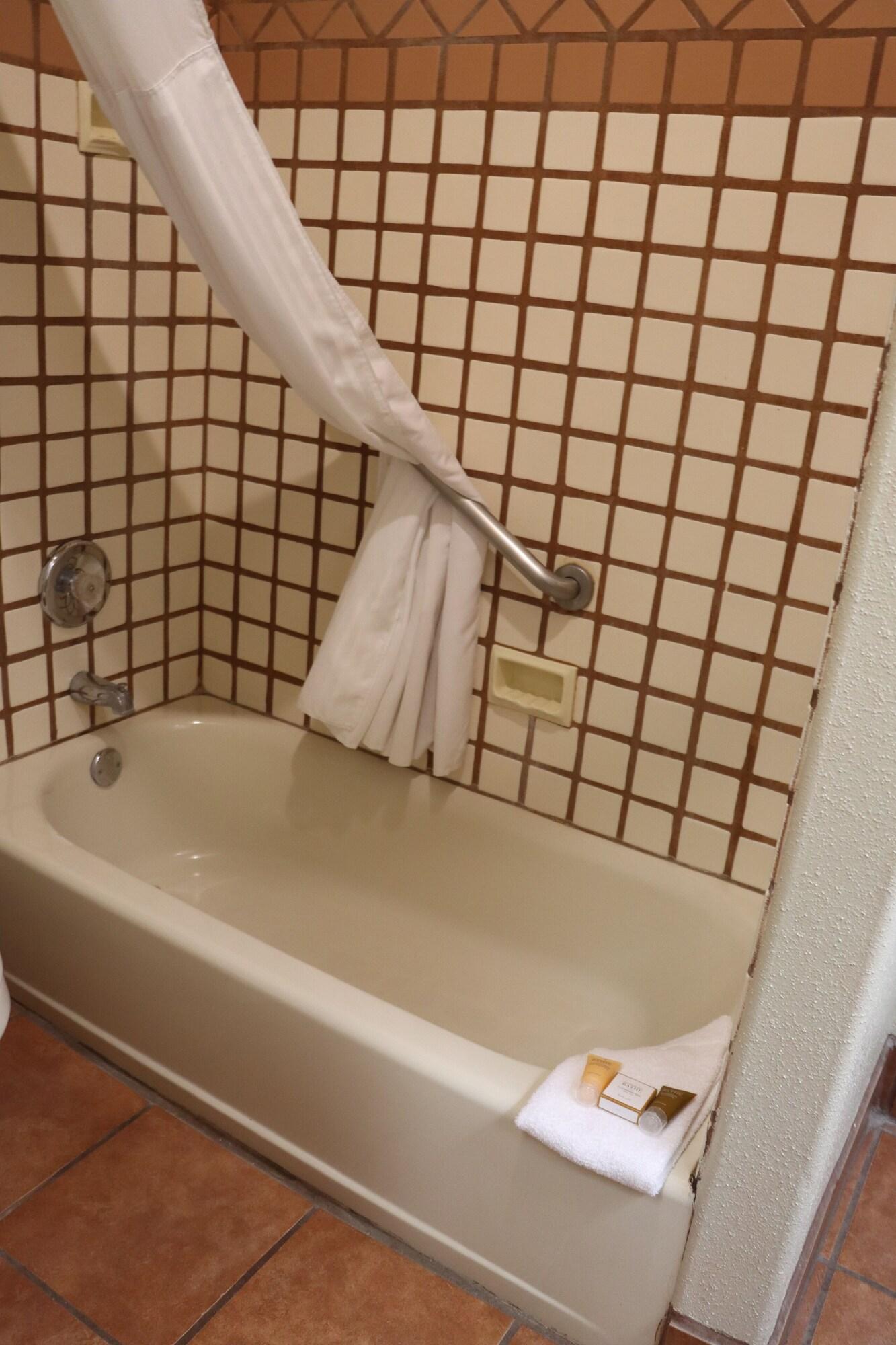 Deluxe, 2 Beds, Sagebrush Inn Suites 6/6