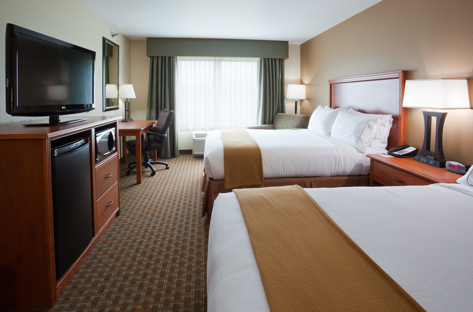 غرفة قياسية بسريرين كوين، Holiday Inn Express And Suites Minneapolis Sw Shakopee 2/4