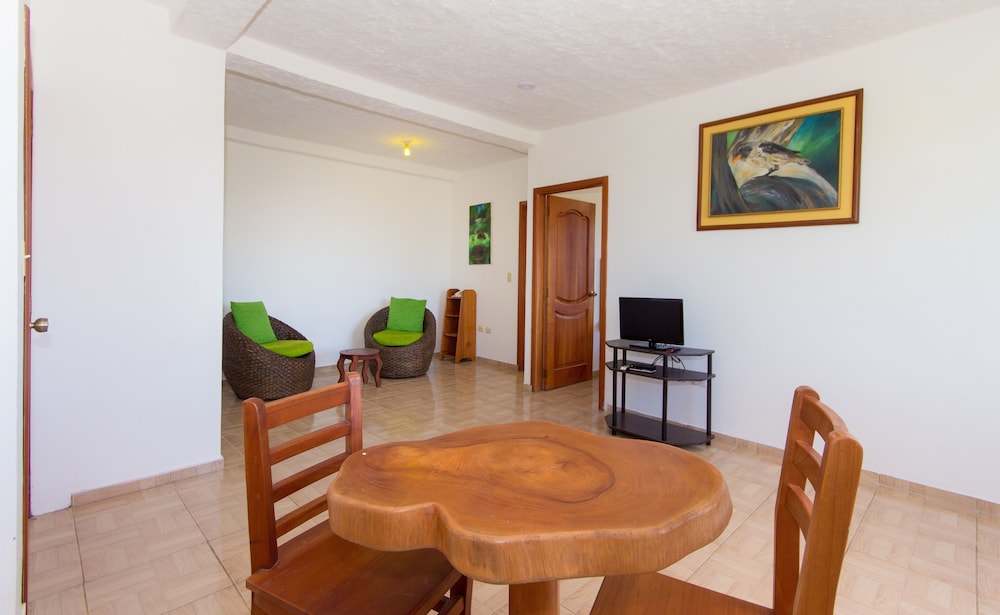Twin Lodge Galapagos Hotel 38/68