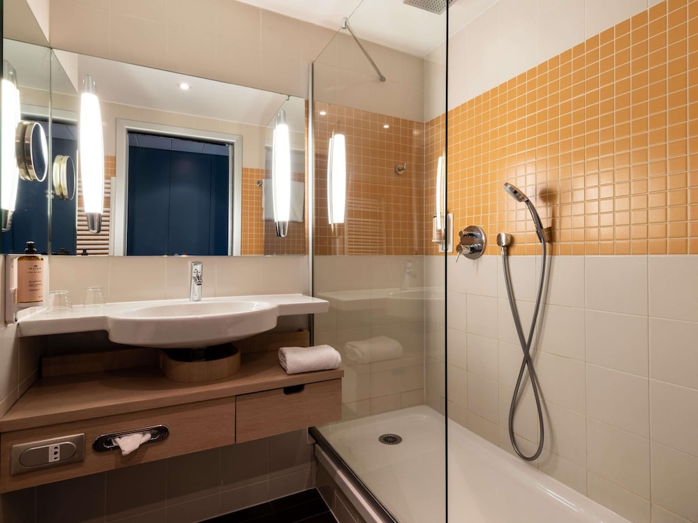 غرفة بريفيليج بسرير مزدوج بشرفة، Hotel Mercure Chantilly Resort & Conventions 5/6