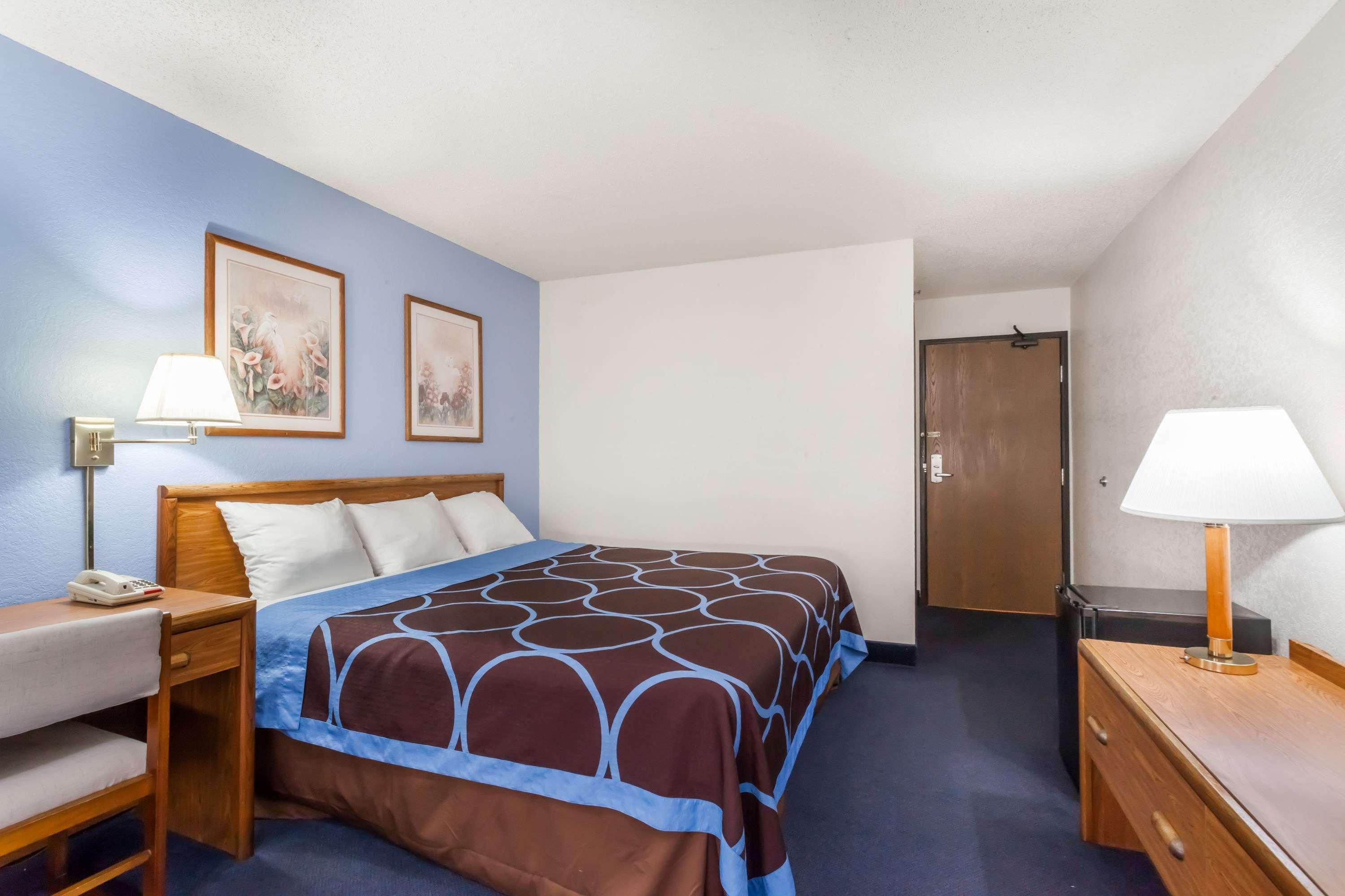 Super 8 by Wyndham Norwich 20/28