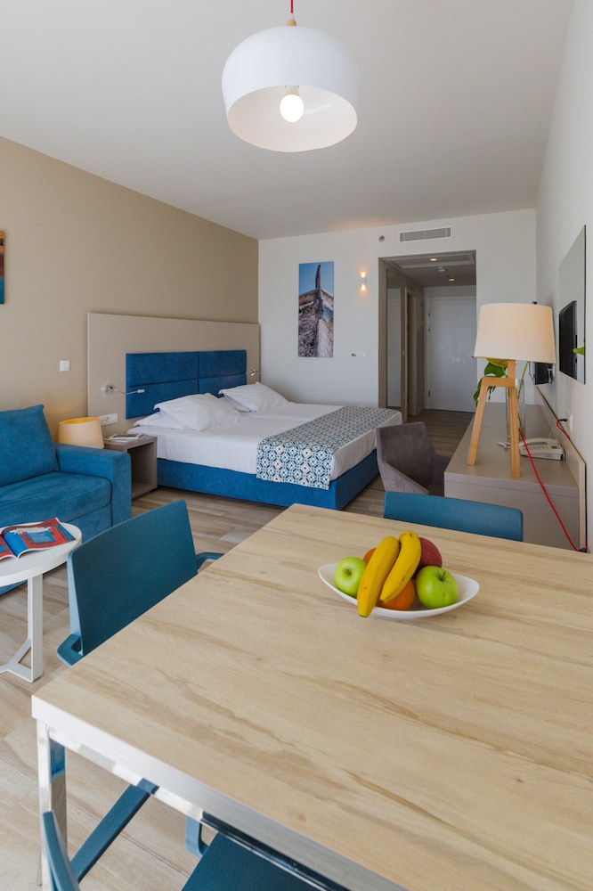 Romana Beach Resort 47/66