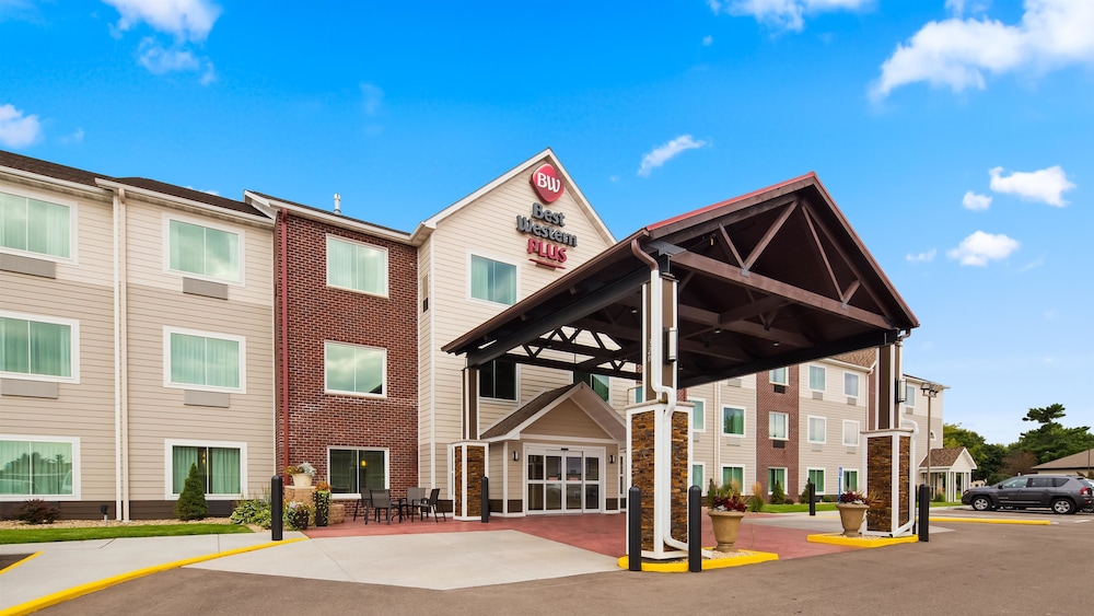 Best Western Plus Menomonie Inn & Suites 1/39