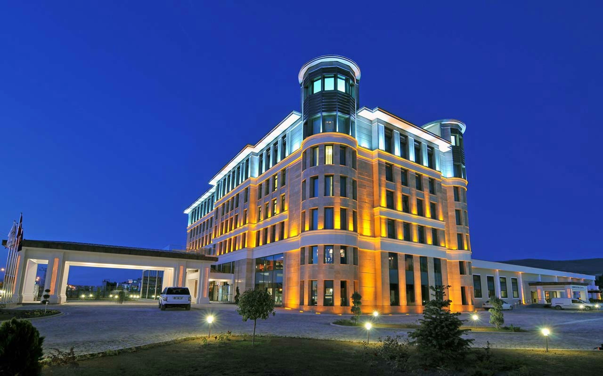 Doubletree By Hilton Hotel Van 7/87