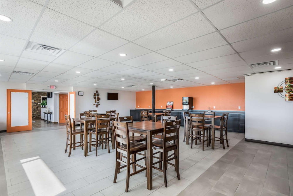 Econo Lodge Neenah 37/43