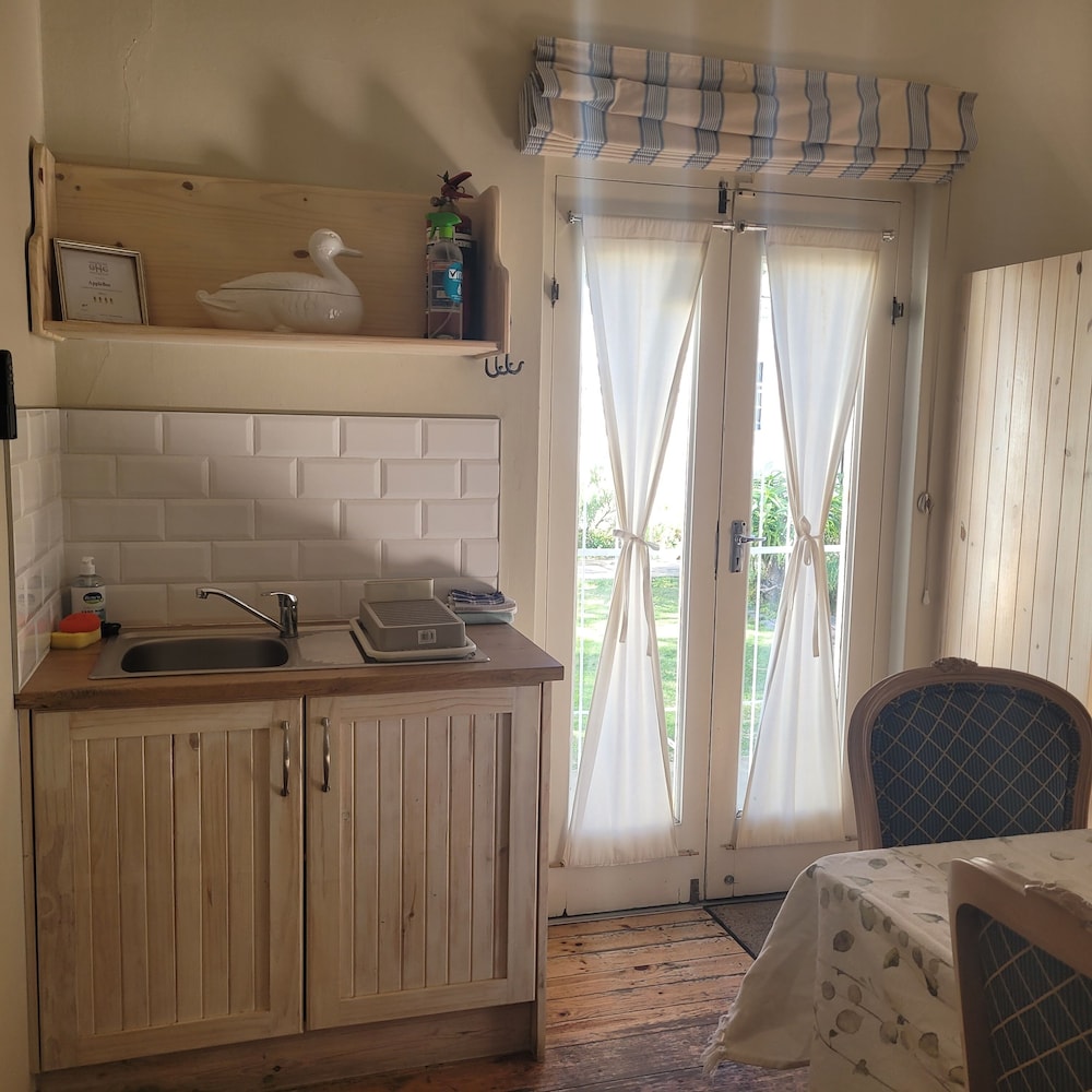 AppleBee Guest Cottages 6/50