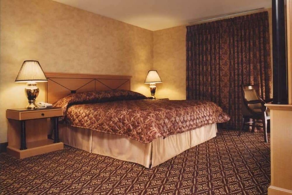 The Bertram Inn & Conf Ctr, Trademark Collection Hotel 7/51