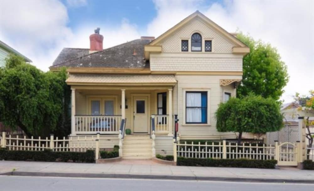 Pacific Grove Inn 4/79