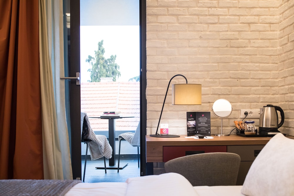 Livris Hotel 63/63