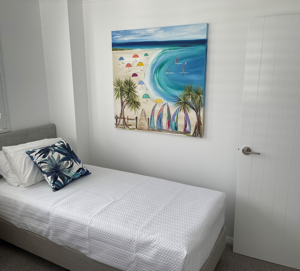 PACIFIC BEACH RESORT 12/77