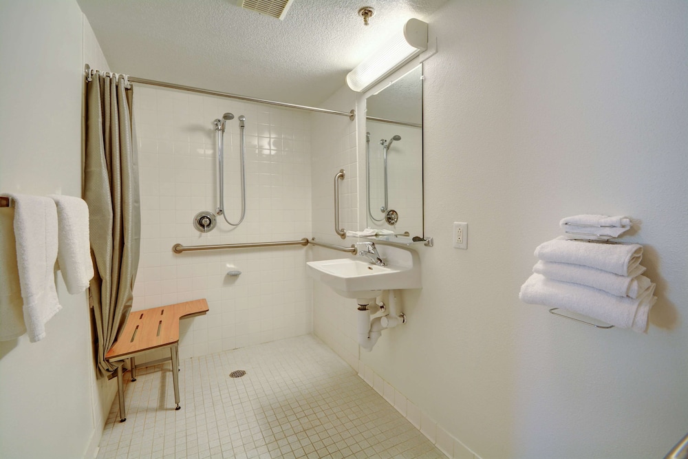 Motel6 Windsor Locks, CT - Hartford 65/66