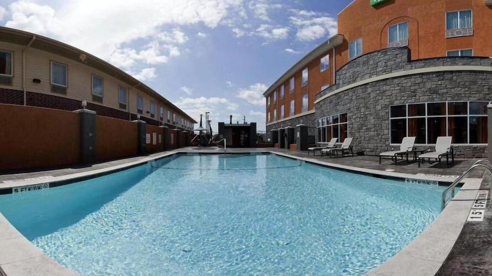 Holiday Inn Express Suites Clute Lake Jackson 3/63