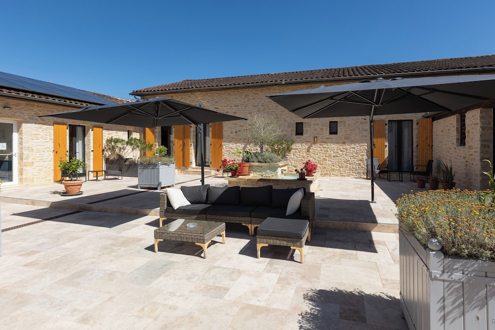 HOTEL L OUSTAL 5/50