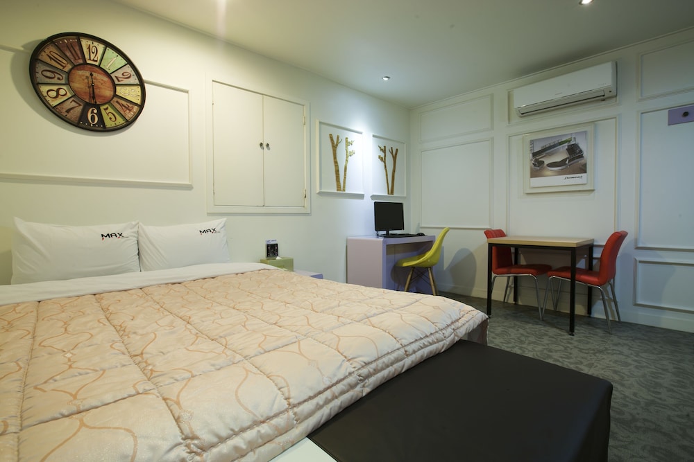 Max Motel 29/66