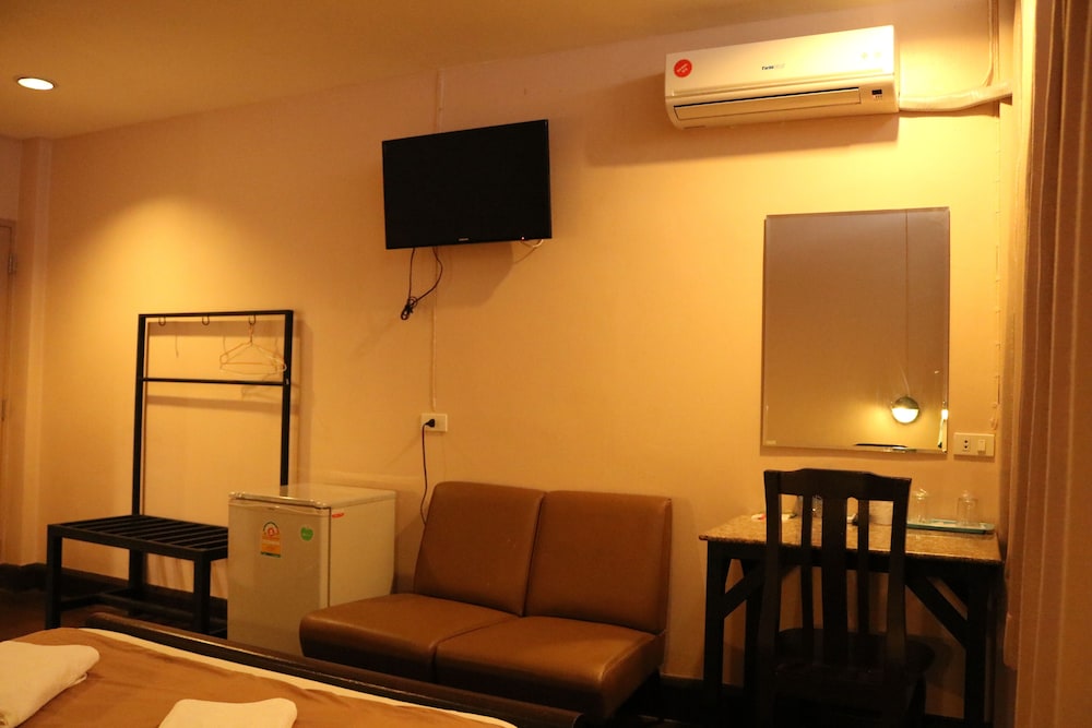 Suksawad Hotel 20/24