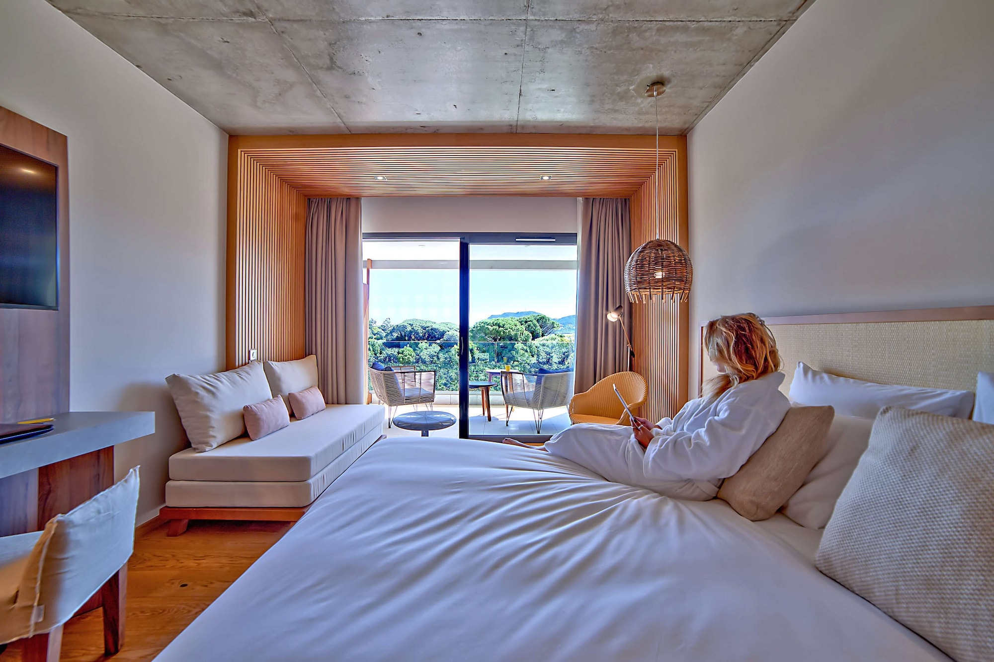 DELUXE, KING BED, SEA VIEW, BALCONY